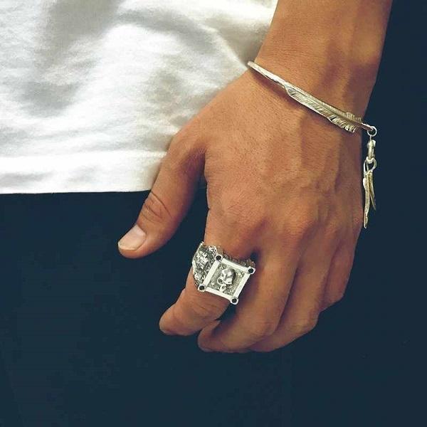 Ý nghĩa việc đeo nhẫn bạc dành cho nam trên từng vị trí ngón tay