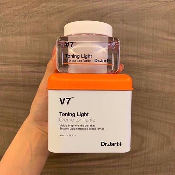 KEM DƯỠNG TRẮNG VÀ TÁI TẠO DA V7 TONING LIGHT HÀN QUỐC